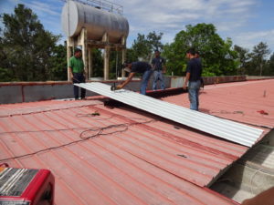 Bei den Arbeiten auf dem Dach
